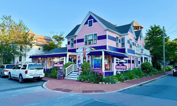 Oak Bluffs Condo | Oasis in downtown Oak Bluffs: 2 x King BR Condo, AC & Prime Location, sleeps 6n