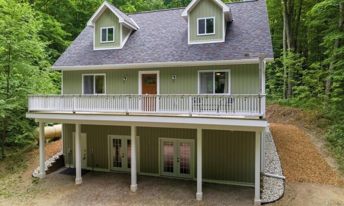 Harbor Springs House | Oasis on 10 acres, mins to Boyne