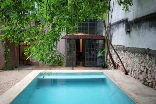 Barrio de Santiago Villa | Oasis with natural pool in the heart of Mérida