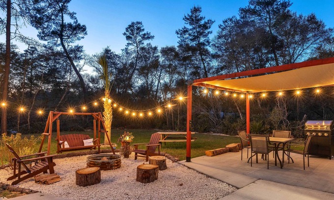 Ocala House | Ocala Oasis Rustic Retreat w/ Hot Tub!