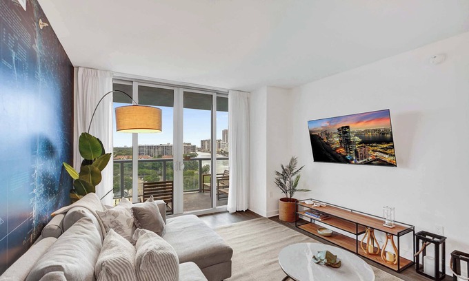 Hallandale Beach Apartment | Ocean and Canal View Condo Resort Hallandale 1006