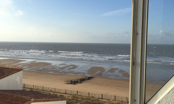 Saint-Hilaire-de-Riez Apartment | Ocean and dune view apartment