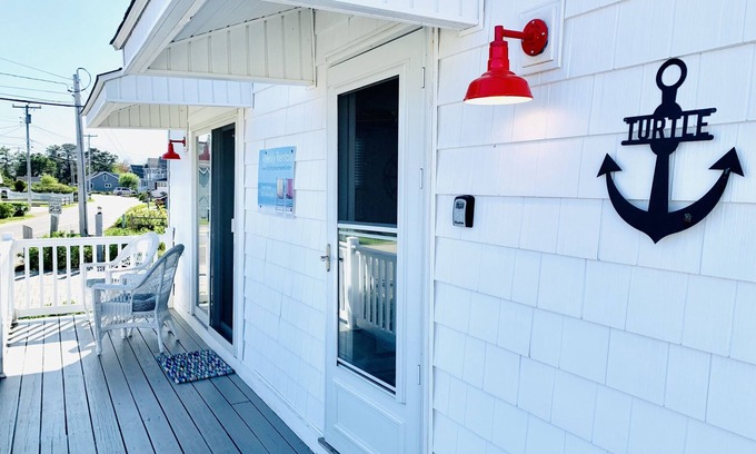 Ogunquit - Wells House | Ocean Avenue beach rental! Across the street from Moody Beach in Wells, Maine