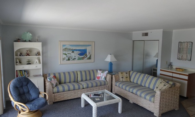 Midtown Ocean City Condo | Ocean block, pool, elevator, midtown, steps to the beach, 2BR 2B