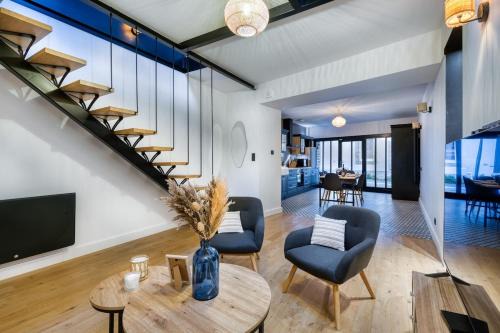 Concarneau Apartment | Ocean Blue