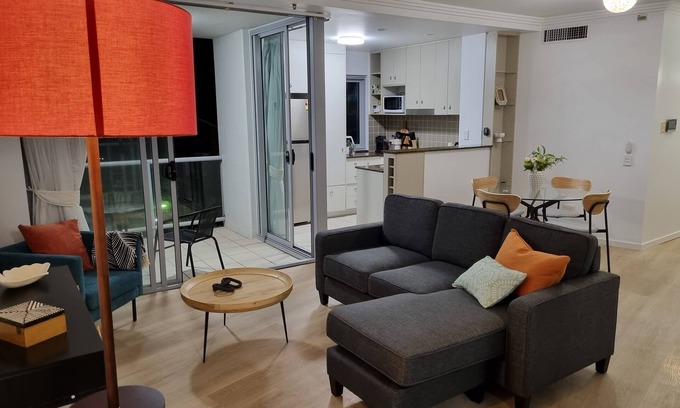 Caloundra Apartment | Ocean Breeze Caloundra – Rooftop Pool, Walk to Beach & Cafés