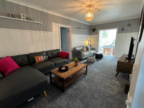 Ferring House | Ocean Cottage, Ferring - seaside cottage moments from the beach and Bluebird cafe