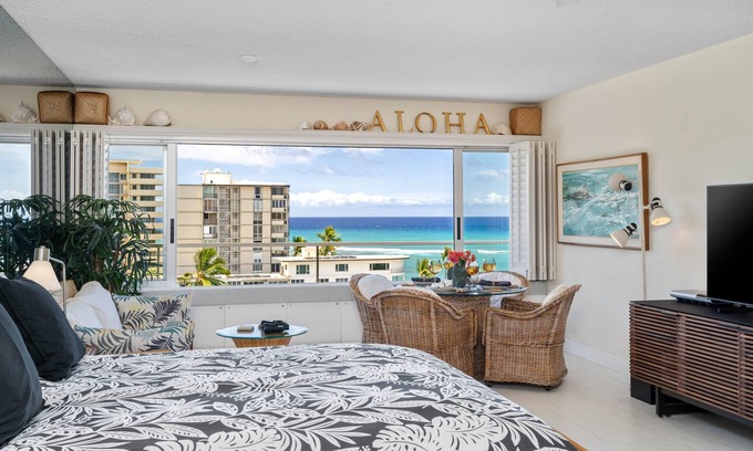 Diamond Head - Kapahulu - St. Louis Condo | Ocean & Diamond Head views from quiet end of Waikiki Beachfront! FREE Parking