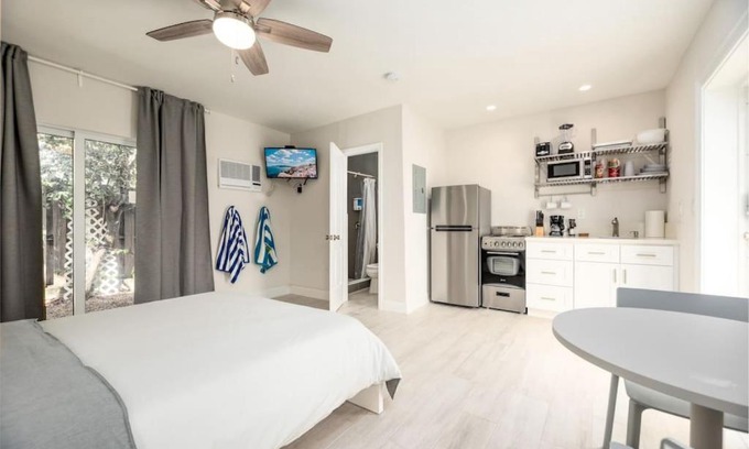 Lauderdale-by-the-Sea Apartment | Ocean Flats 3 - Lauderdale-by-the-Sea