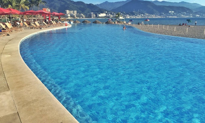 South Hotel Zone Condo | Ocean Front 20thFloor! Relax 🌞 with 5 pools and Perfect location.