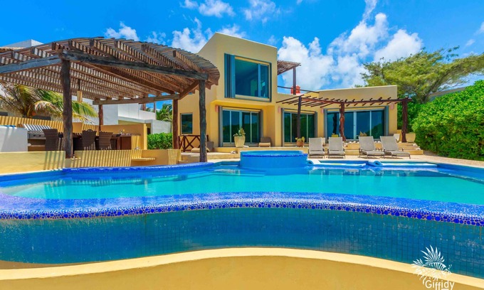 Isla Mujeres House | Ocean Front 4 BR w/Pool & Outdoor Space