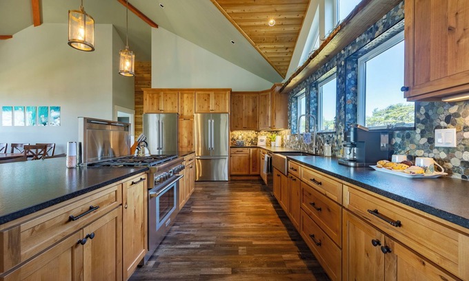 Seal Rock House | Ocean Front 6-bedroom house in tranquil Seal Rock with WiFi. Relax and unwind