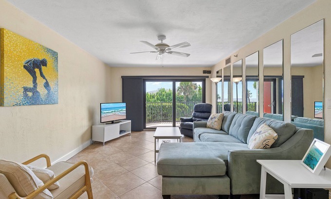 New Smyrna Beach Condo | ๐Ocean Front Complex | Ocean Views | Ground Floor Condo | Las Brisas 502๐