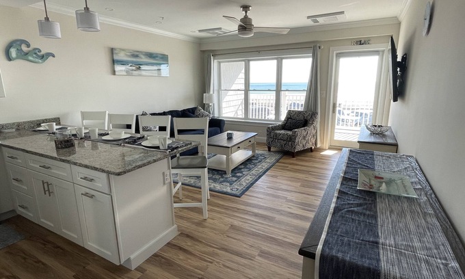 Hampton Condo | Ocean front condo with beautiful beach view furnished family vacation condo.