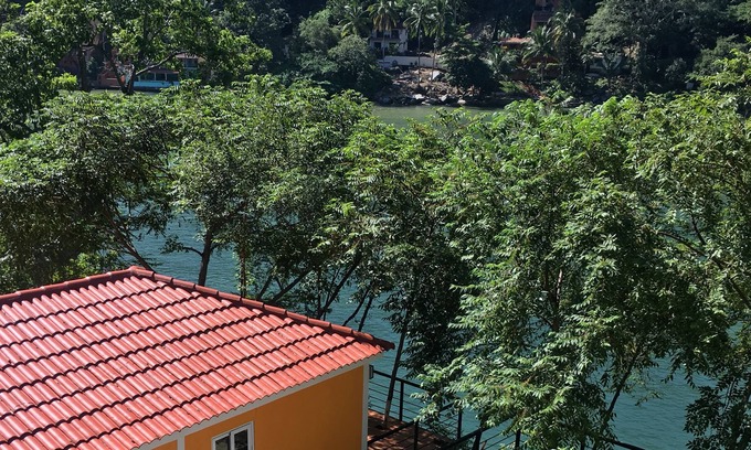 Boca de Tomatlan Ski Chalet | Ocean Front Cottage