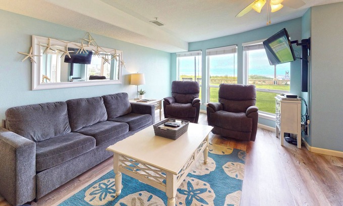 Seaside Condo | OCEAN FRONT: DEJA BLUE: Seaside Vacation Homes, Inc Managed