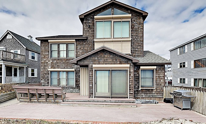 Wells Beach House | Ocean Front! On the sand! Stunning 5 BR house on Atlantic Ave, Wells Beach!