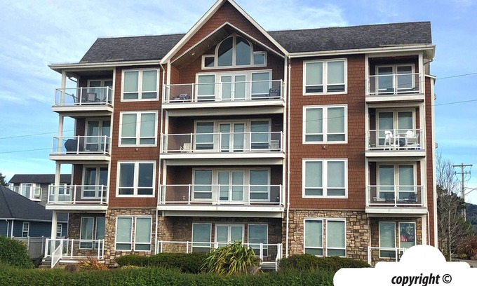 Seaside House | OCEAN FRONT: SEAVIEW PENTHOUSE: Seaside Vacation Homes, Inc Managed
