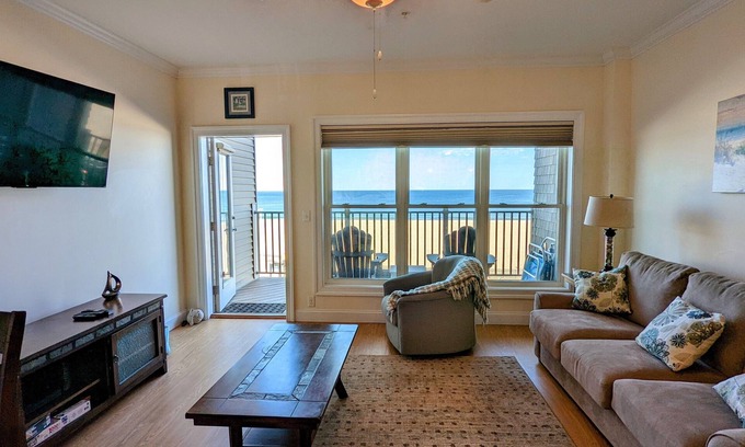 Hampton Condo | Ocean front single bed room condo