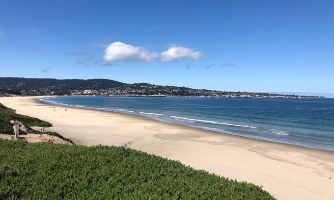 Monterey Condo | Ocean Harbor 312 - Monterey Condo - Beachfront Monterey Bay