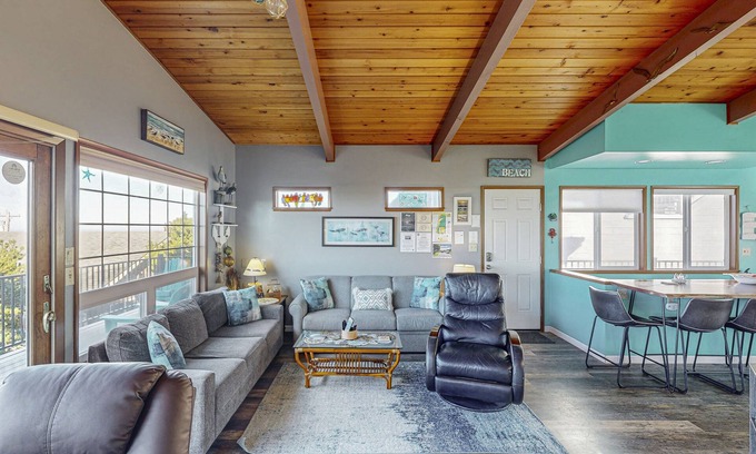 Rockaway Beach House | Ocean & Lake View Home w/Private Hot Tub - 1/2 Block to Beach, Dogs OK