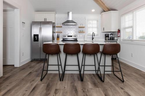 Northeast Virginia Beach Apartment | Ocean Lofts in the Vibe #4 - 5 min walk to beach