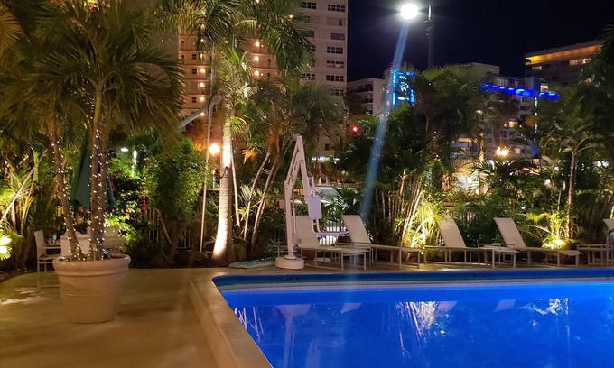Bermuda Riviera Hotel | Ocean Mile Hotel