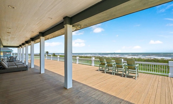 Crystal Beach House | Ocean One 4 Bedroom Home by RedAwning