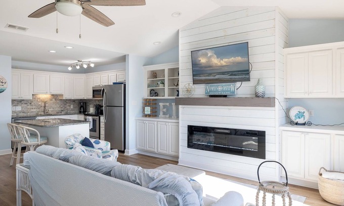 Emerald Isle Condo | Ocean Reef 17-B2 - Almost Oceanfront 2BR 2BA - Complex Amenities