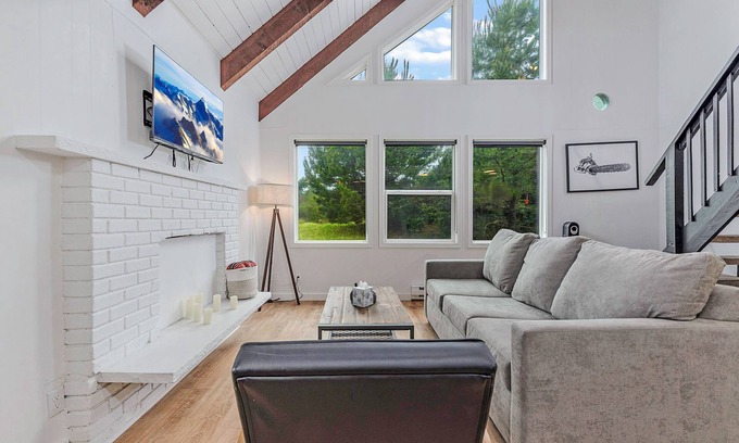 Ocean Shores Ski Chalet | Ocean Shores cozy chalet located within steps from the beach
