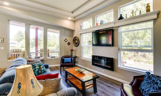 Ocean Shores House | Ocean Shores Retreat with Porch and Canal Views!