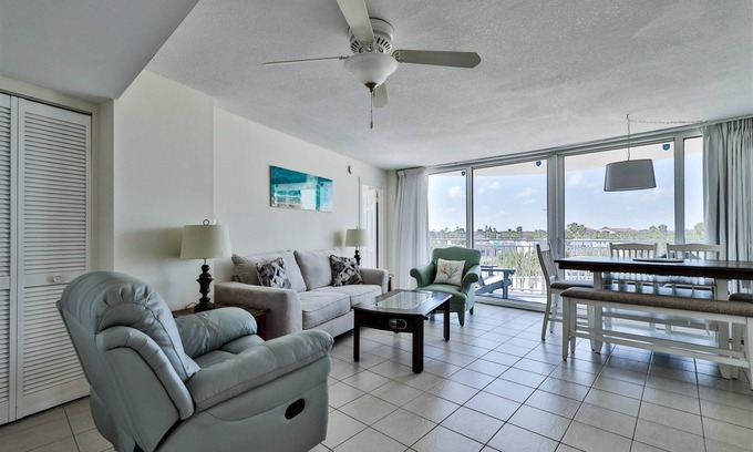 Dachs Condo | Ocean Side Paradise