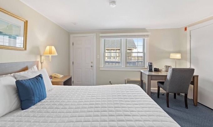 Falmouth Heights Apartment | Ocean View 1 Queen Bed Room with Vibrant Vibe