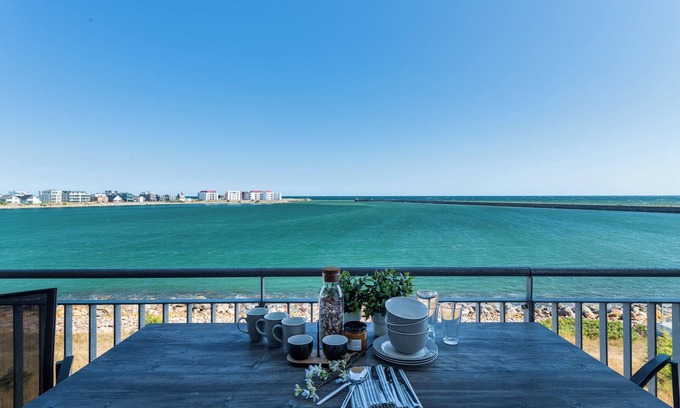 Olpenitz Apartment | "Ocean View" Baltic Sea vacation with a 3-minute walk to the beach, fireplace and sea view
