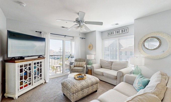 North Myrtle Beach Condo | Ocean-view condo near the beach with pool, balcony, central AC & washer/dryer