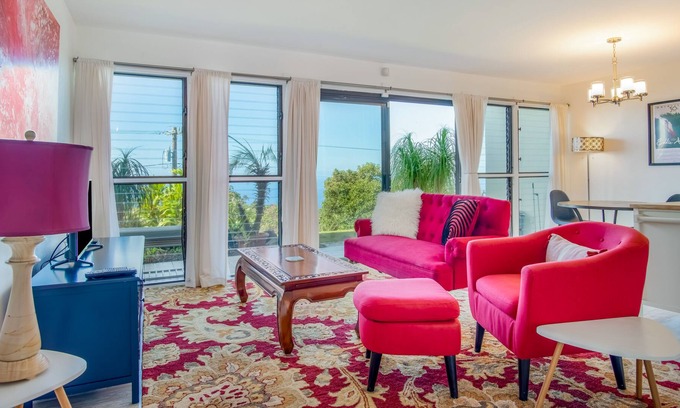 Honalo Condo | Ocean-view condo in great location with outdoor pool, sports courts, & lanai