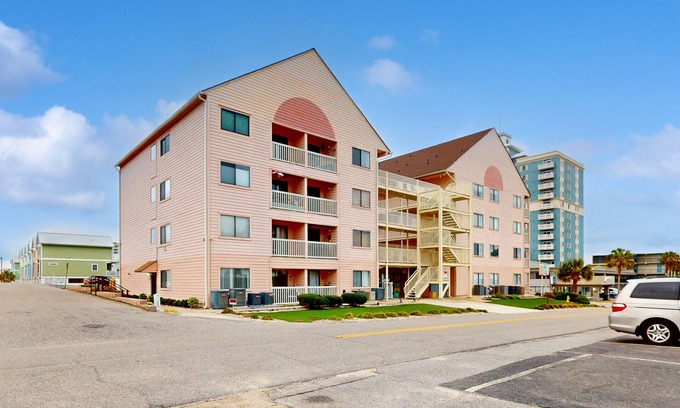 Myrtle Beach Condo | Ocean-view condo near the beach with private balcony & seasonal pool