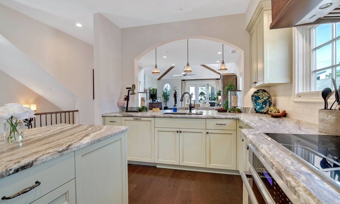 Old Towne House | Ocean-view dream with rooftop deck & balcony with fireplace - walk to beach