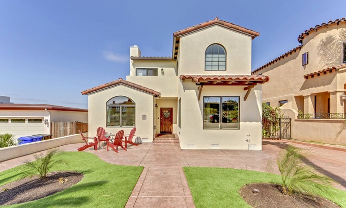 Point Loma Heights House | OCEAN VIEW Family Beach House 4BR 3BA Open Concept just 4 block walk to beach!