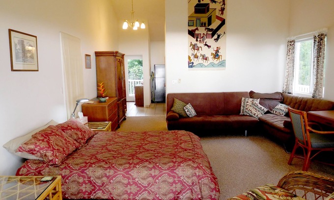 Kalaoa House | Ocean View, Full Kitchen, Gorgeous Top Floor Suite surrounded by Tropical Garden