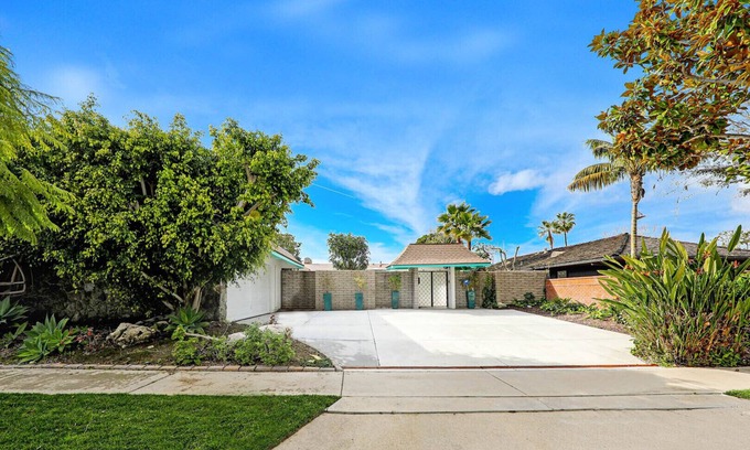 Balboa Island House | Ocean View Furnished Home in Newport Beach