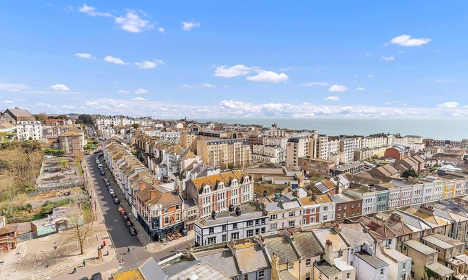 St Leonards-On-Sea Apartment | Ocean View B SEAVIEWS FREE PARKING|By My Getaways
