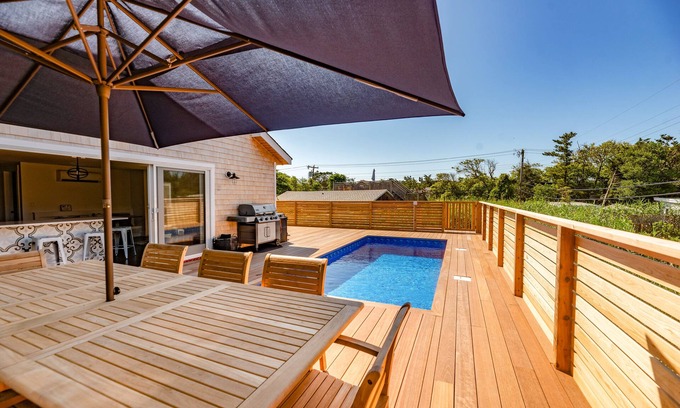 Ocean Bay Park House | Ocean View Home w/a Rooftop Sundeck, Free WiFi, Private Pool, & Central A/C