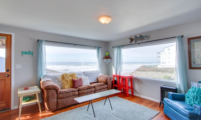 Newport House | Ocean View Home with Free WiFi and Cable and a Full Kitchen - One Dog is Welcome
