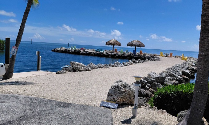 Windley Key House | OCEAN VIEW Islamorada 1/1 newly refreshed concrete house, & tiki in Islamorada