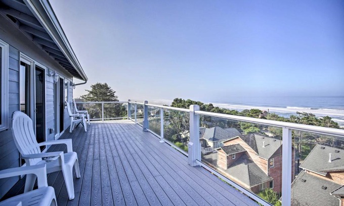 Lincoln City House | Ocean-View Lincoln City Retreat with 3 Viewing Decks