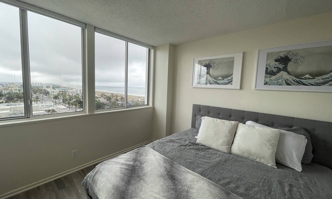 Downtown Condo | Ocean View Loft steps from Santa Monica Pier