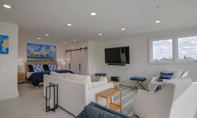 Ocean Park Apartment | Ocean View Luxury Condo with Rooftop Lounge