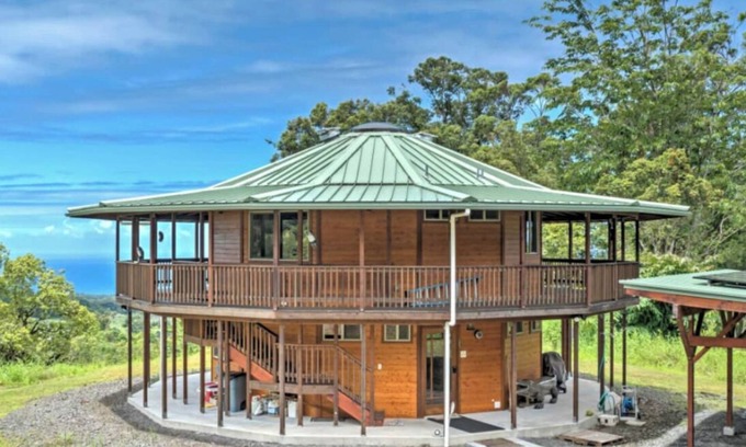 Honomu House | Ocean View Mountain Home by Akaka Falls