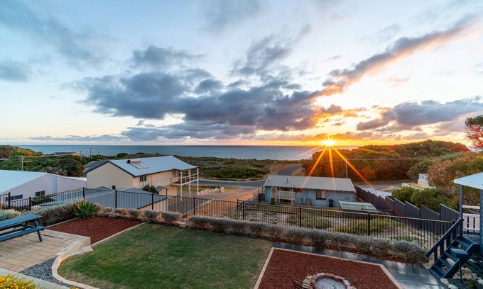 Guilderton House | Ocean View Retreat - Best Views in town